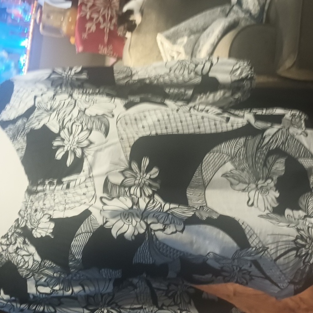 New Floral Black and White Women's Top By Westbound Size L 100% Cotton